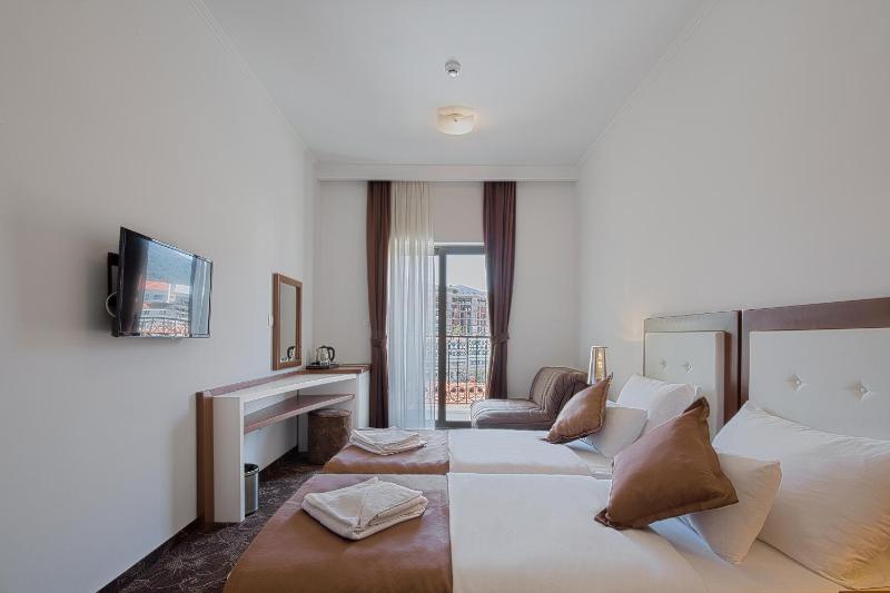 Superior Twin Room image 1