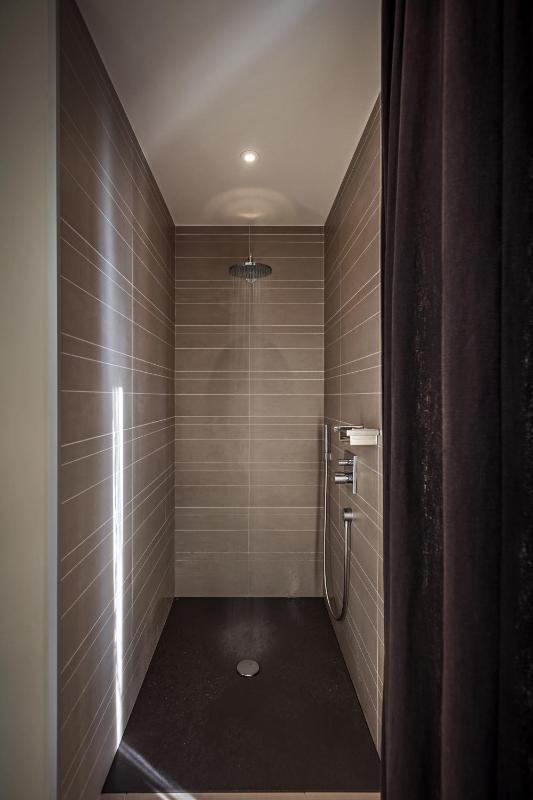 Standard Double Room image 4