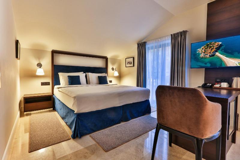 Junior Suite with Mountain View image 1