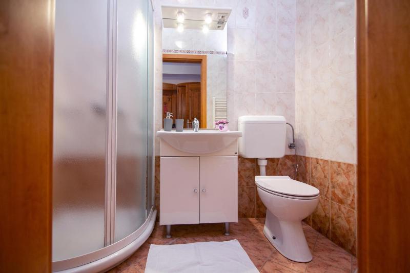 Triple Room with Balcony image 2