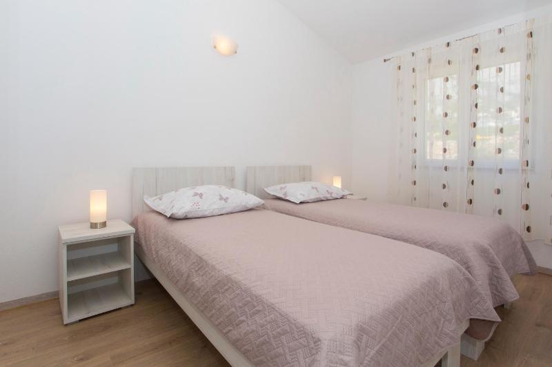 Apartments Dundić - image 4
