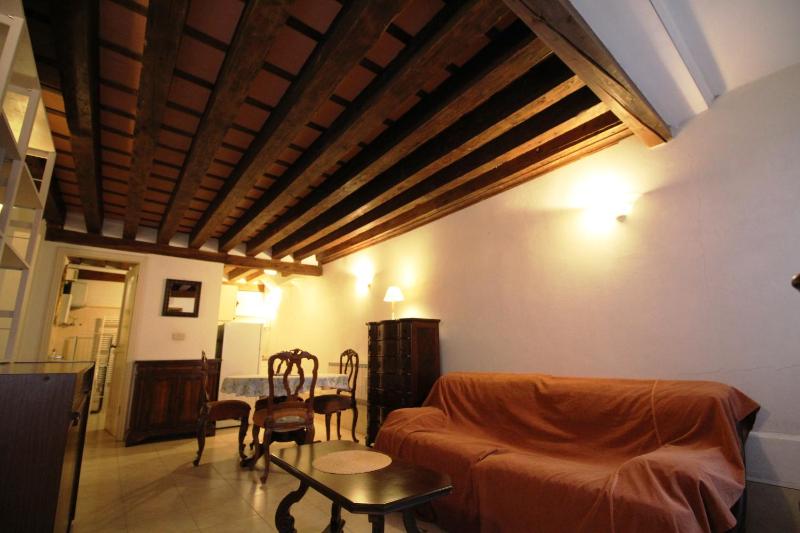 One Bedroom Apartment with Canal View (3 Adults) - 3289 Fondamenta dei Furlani, Castello image 2