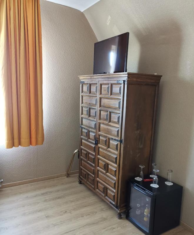 Family Room image 3