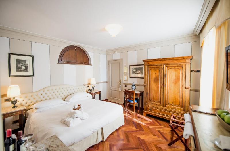 Superior Double or Twin Room image 4