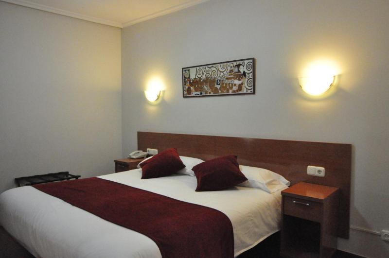 Classic Double Room with Sea View image 4
