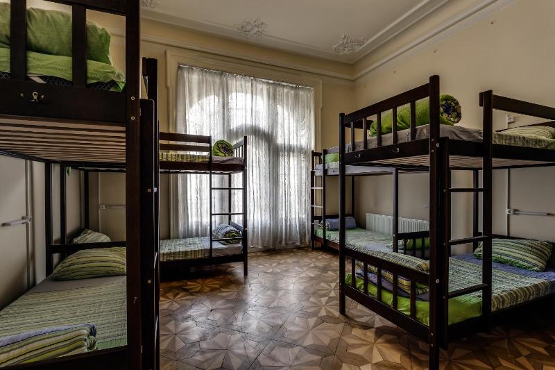 Bed in 10-Bed Mixed Dormitory Room image 2