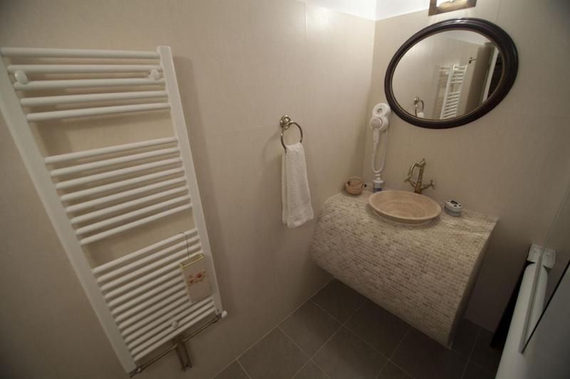 One-Bedroom Suite image 2