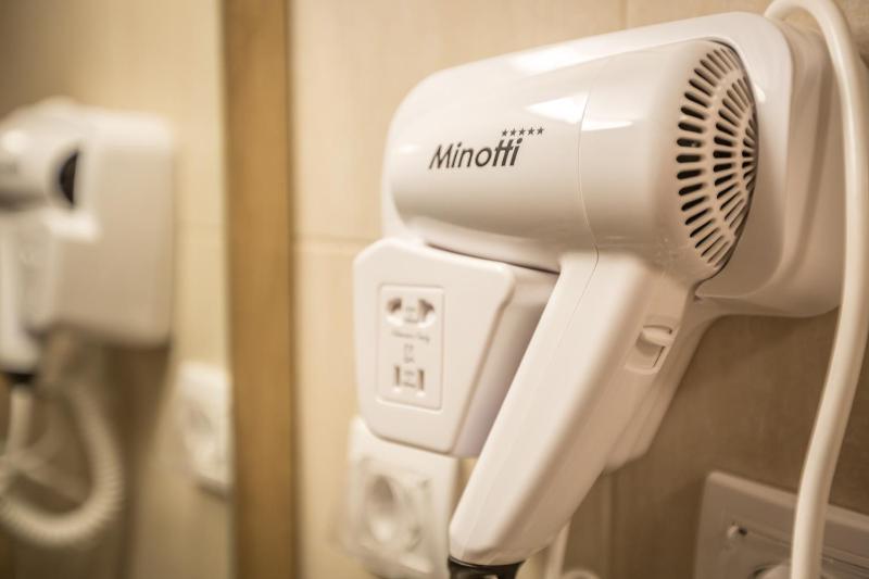 Luxury Quadruple Room image 3