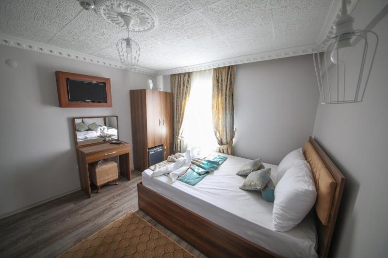 Deluxe Triple Room with Sea View image 2