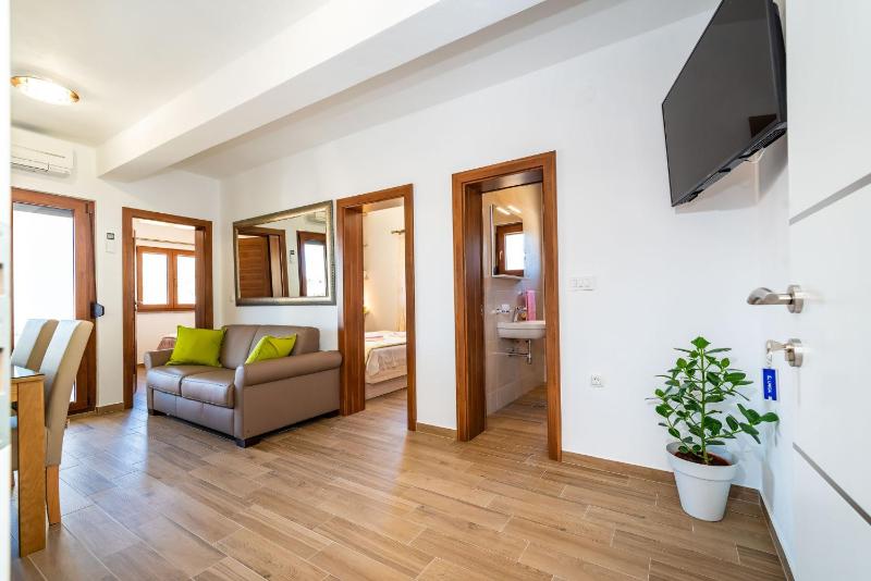 Two-Bedroom Townhouse image 2