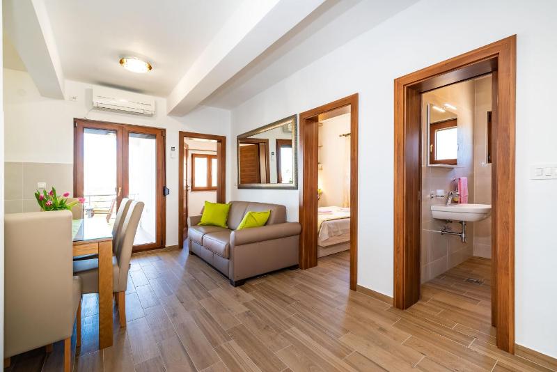 Two-Bedroom Townhouse image 4