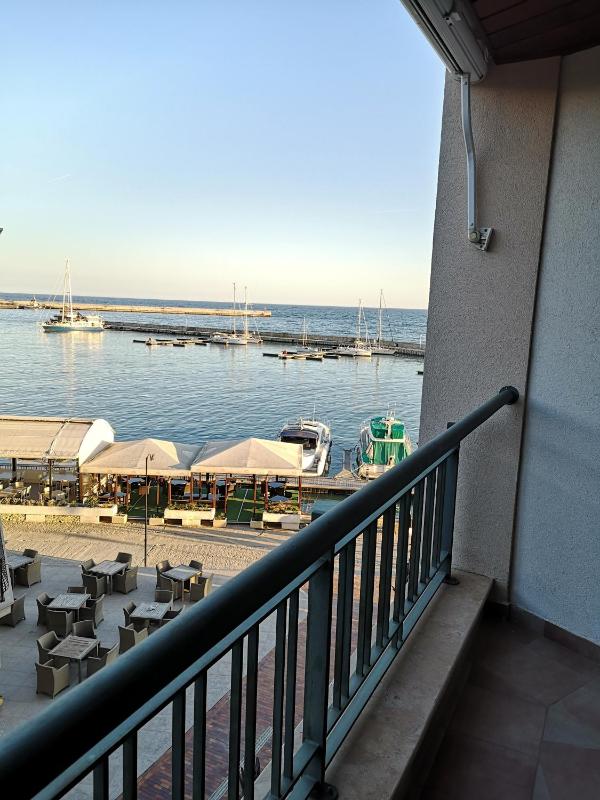 One-Bedroom Apartment with Sea View image 3