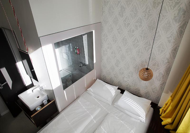 Small Double Room image 3
