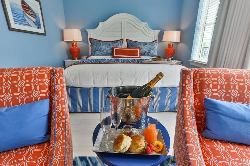 Superior King Room Inland View  image 2