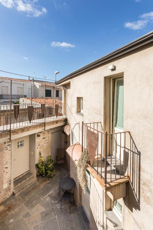 Quadruple Room with Balcony image 3