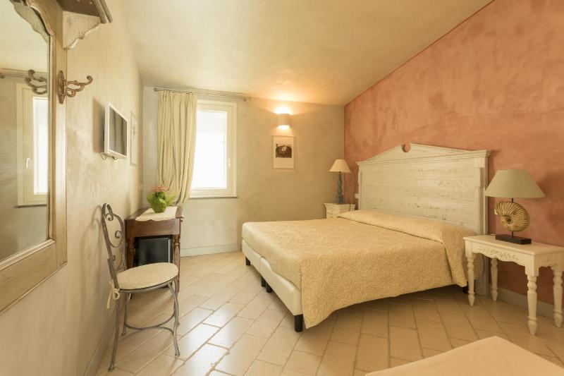 Quadruple Room with Balcony image 1