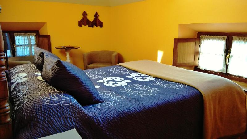Small Double Room image 2