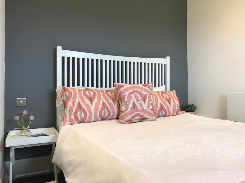 Two-Bedroom House image 4