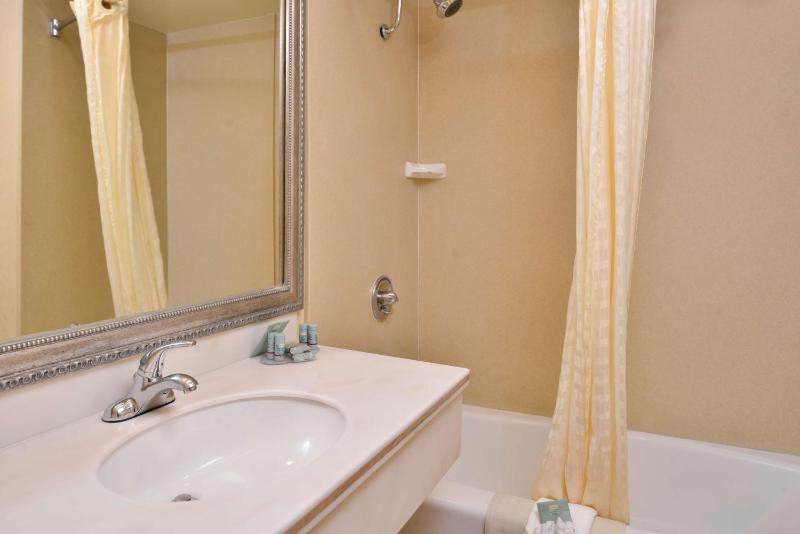 King Room - Non-Smoking image 4