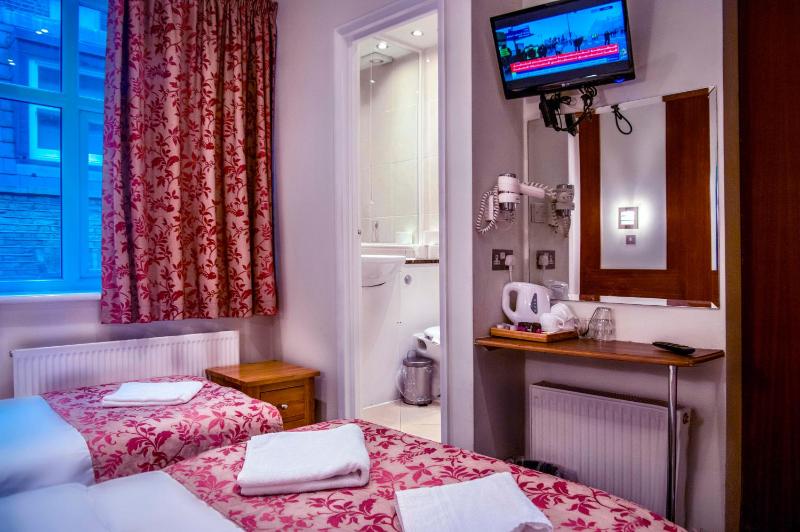Triple Room image 3