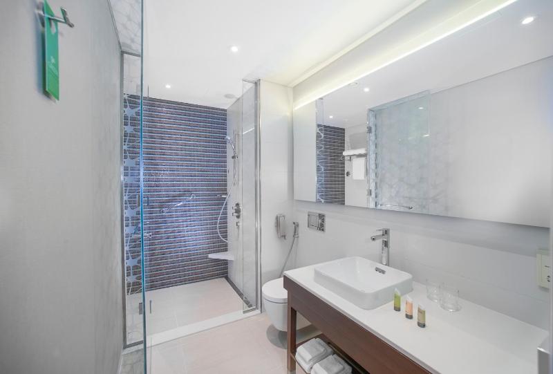 One-Bedroom Apartment with Kitchen - Complimentary Transfer to Gold Souk image 2