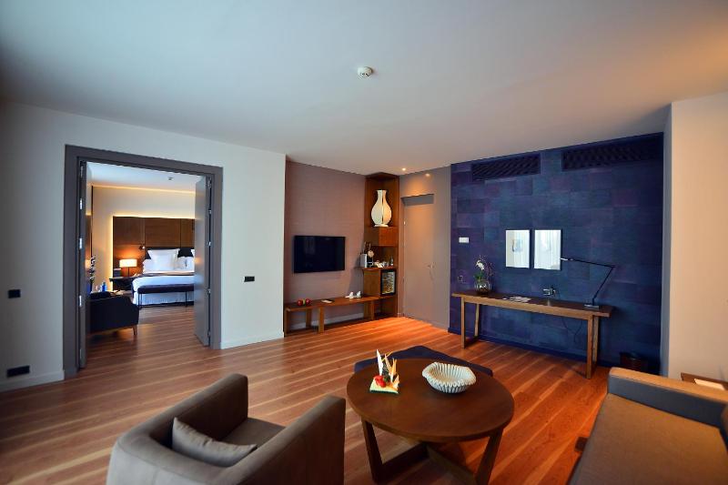 Suite with Hot Tub in Terrace (2 adults+2 children) image 3