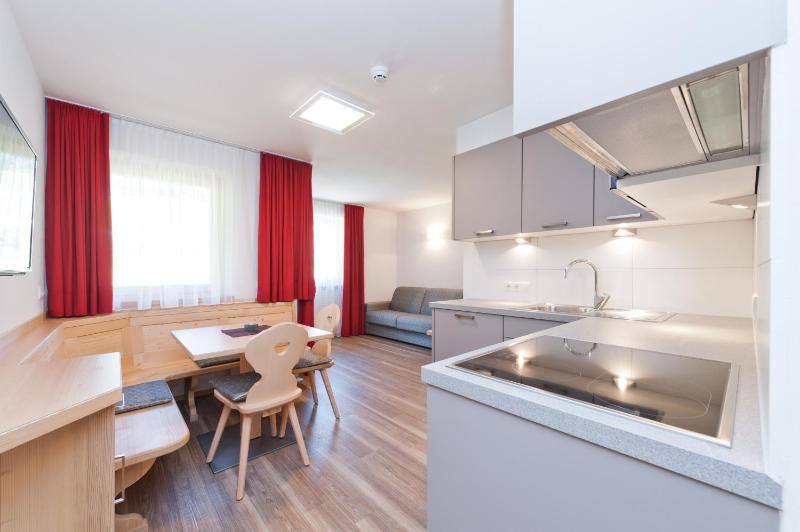 Superior One-Bedroom Apartment image 4