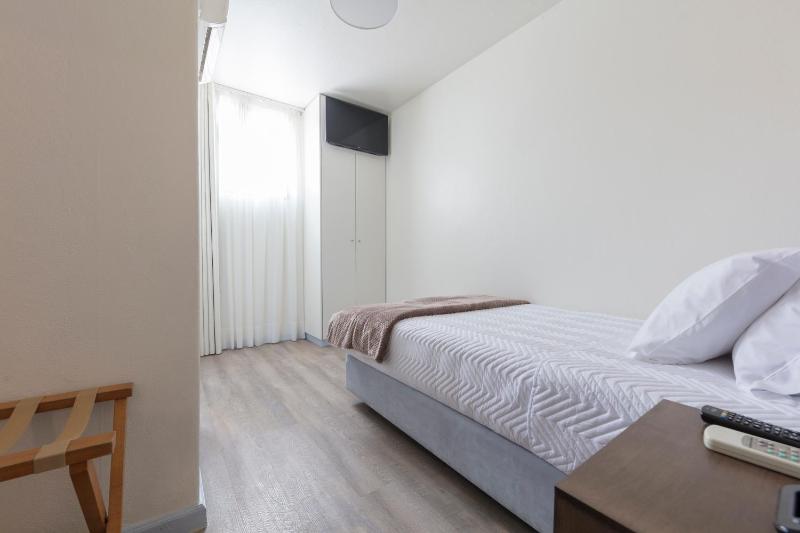 Single Room image 2