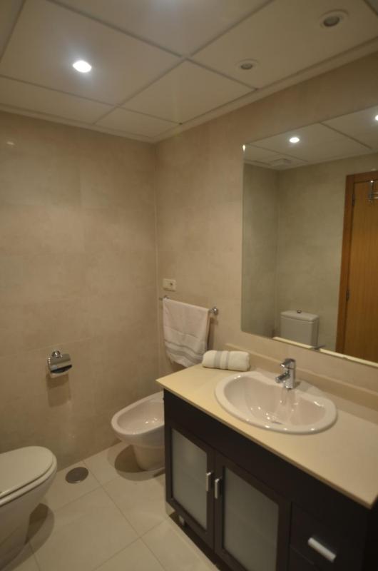 One-Bedroom Apartment with Sea View image 3