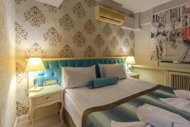 Standard Double or Twin Room image 4