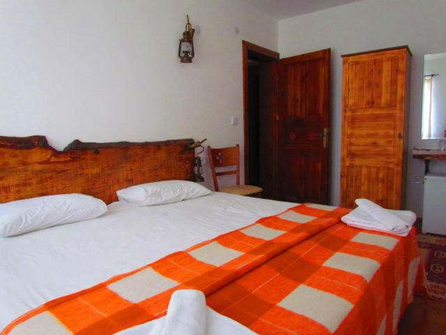 Family Room image 3