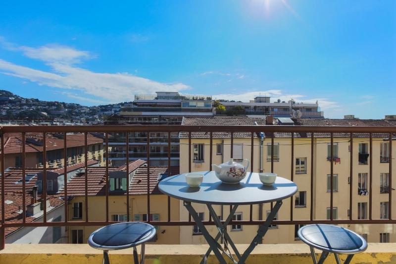 One-Bedroom Apartment image 3