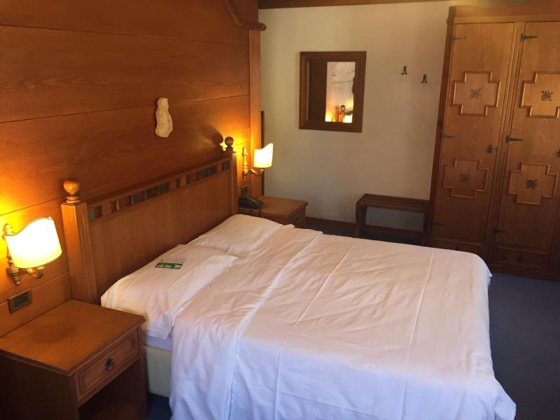 Superior Double or Twin Room image 4