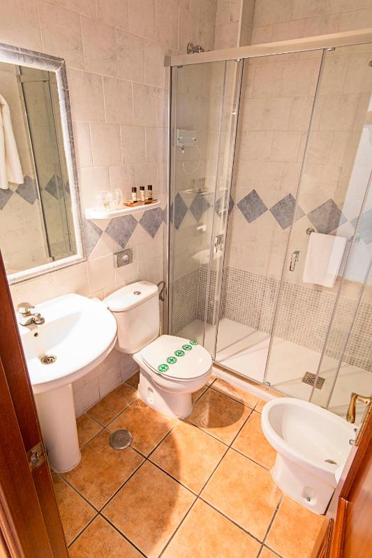 Double or Twin Room with Sea View image 3
