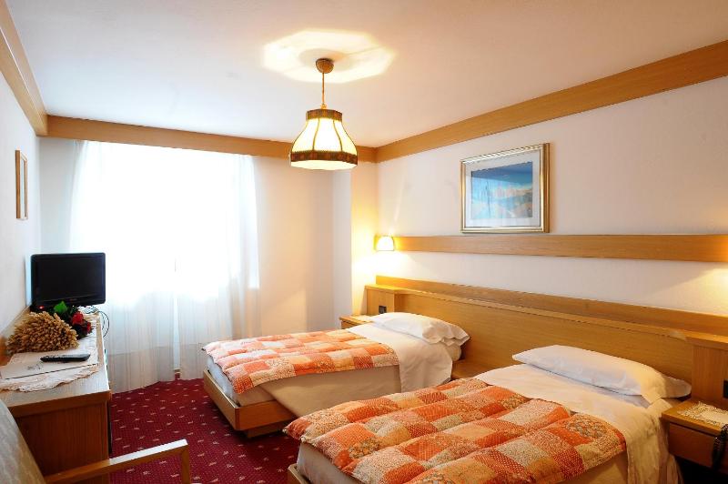 Economy Double or Twin Room image 4