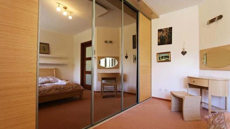 One-Bedroom Apartment image 2