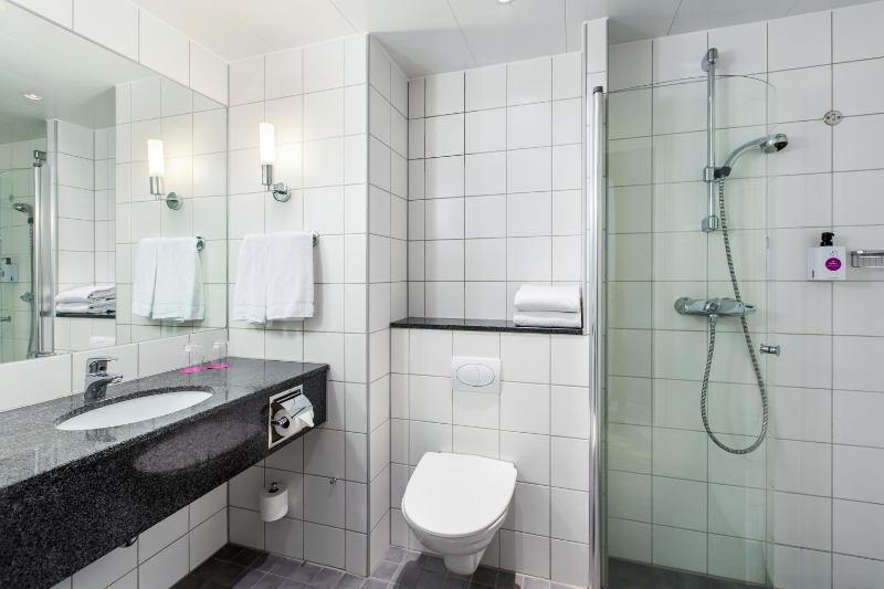 Standard Double Room image 3