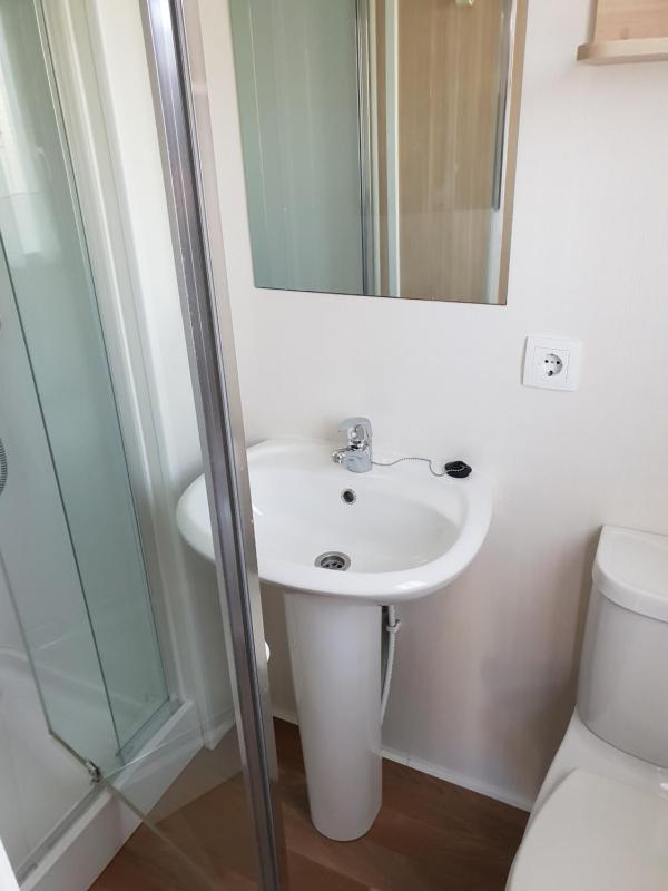 One-Bedroom Bungalow (2 Adults) image 4