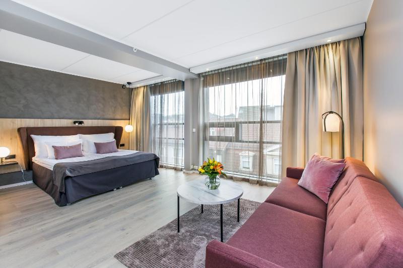 Deluxe Double Room image 3