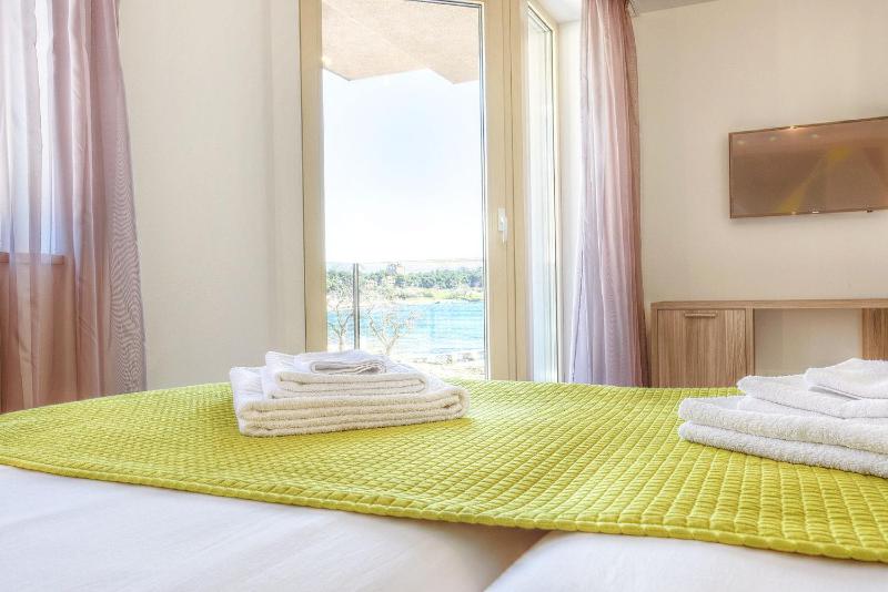 Twin Room with Balcony image 1