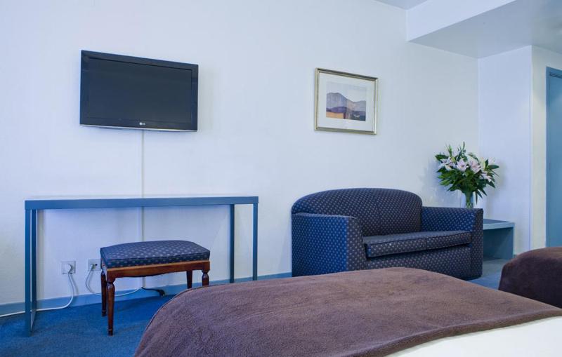 Standard Triple Studio image 4