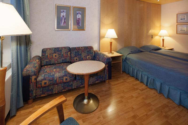 Standard Double Room with Balcony image 4