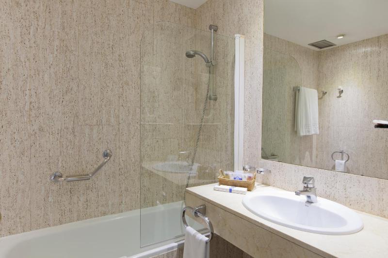 Standard Triple Studio image 2