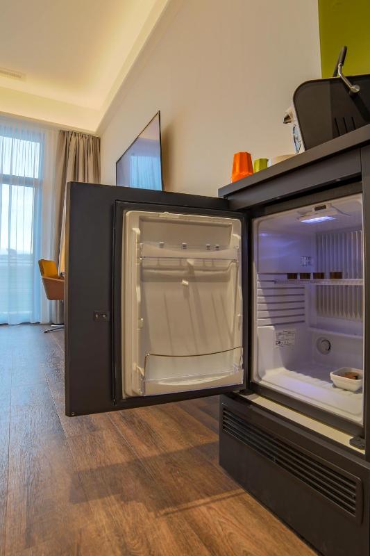Double or Twin Room with Balcony image 4