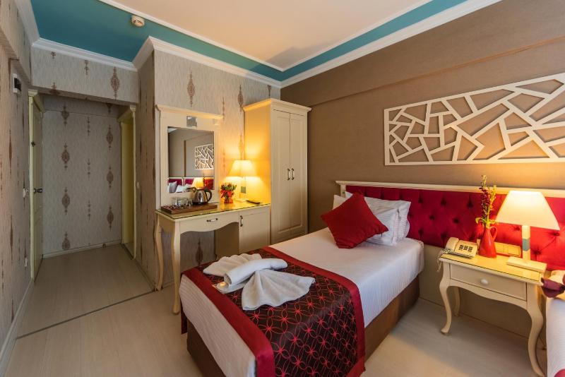 Standard Triple Room image 3