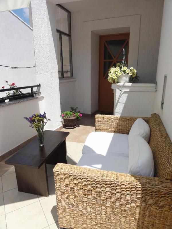 Digital Nomads Package - Standard Studio with Free Airport Shuttle & Office Equipment image 1