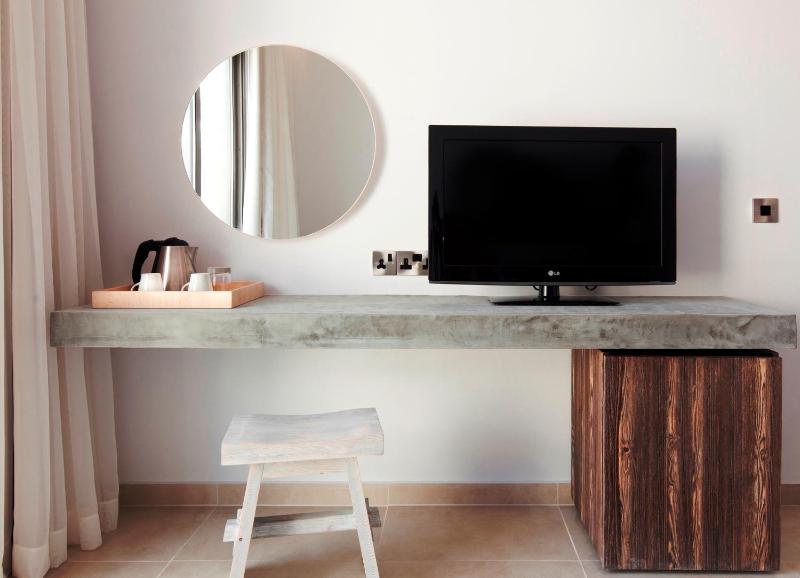 Comfort Suite with Airport Transfer  image 4