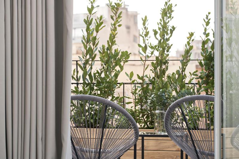 Superior Suite with Balcony image 4