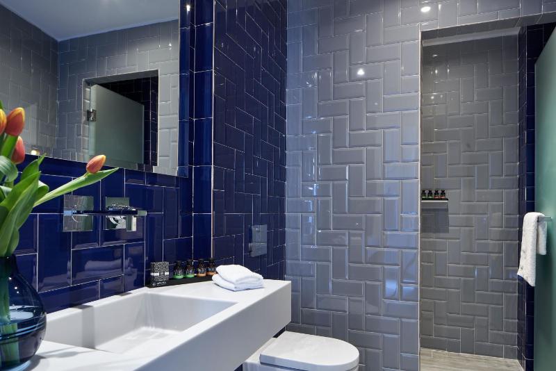 Superior Suite with Balcony image 2