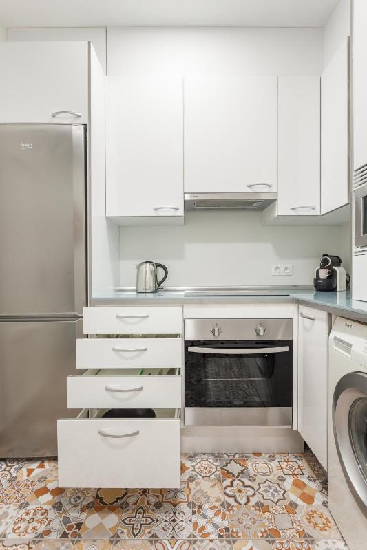 Three-Bedroom Apartment - Calle Viladomat(remodeled), 107 image 4